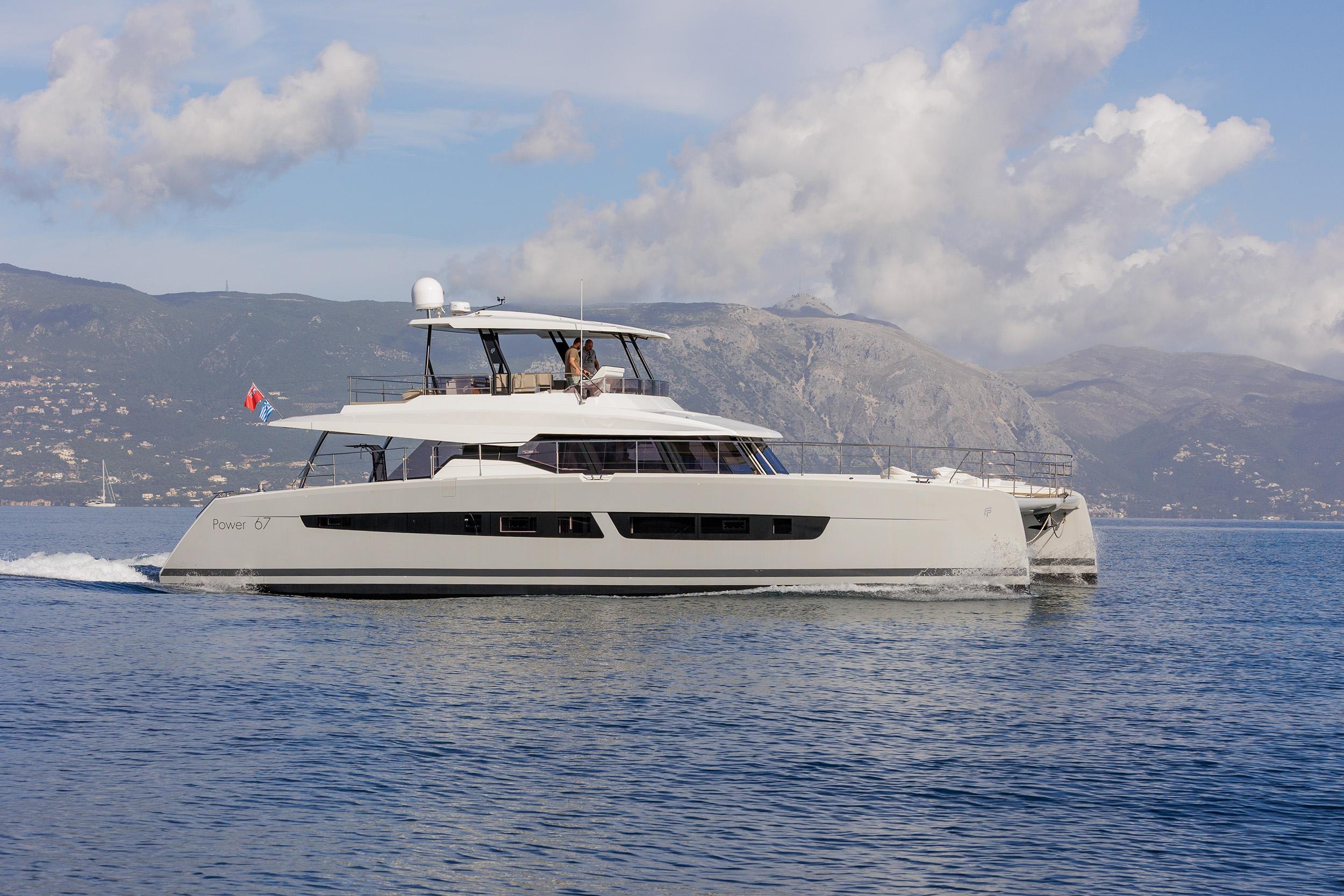 Ariva power catamaran